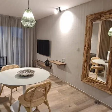 Lägenhet Zurawia 18