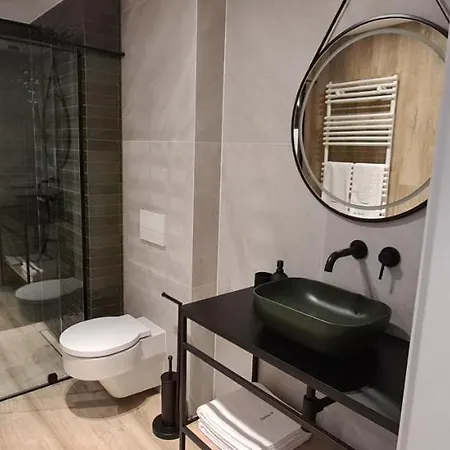 Lägenhet Zurawia 18