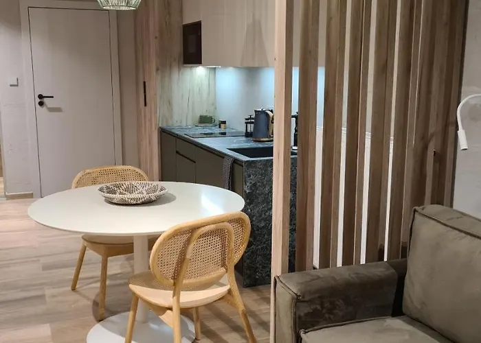 Apartament żurawia 18 *